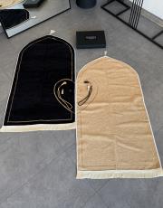 siyah-bej isme özel kalpli seccade seti üçgen biyeli