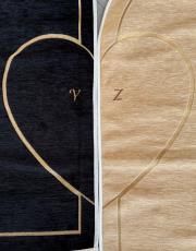 siyah-bej isme özel kalpli seccade seti üçgen biyeli 5