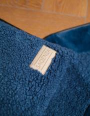 petrol mavisi hilal desenli kabarık peluş seccade 5