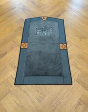 gri deri detaylı peluş seccade