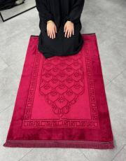 bordo deri astarlı baskılı peluş lüks seccade 2