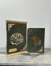 koyu yeşil isme özel ahşap muhafazalı kadife kaplı lüks kuran ( orta boy )