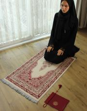 bordo baskılı dikdörtgen çantalı  seccade 5