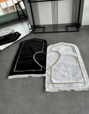 siyah beyaz peluş kumaşlı ve süngerli kalpli çift seccadesi çantalı  süngerli 4